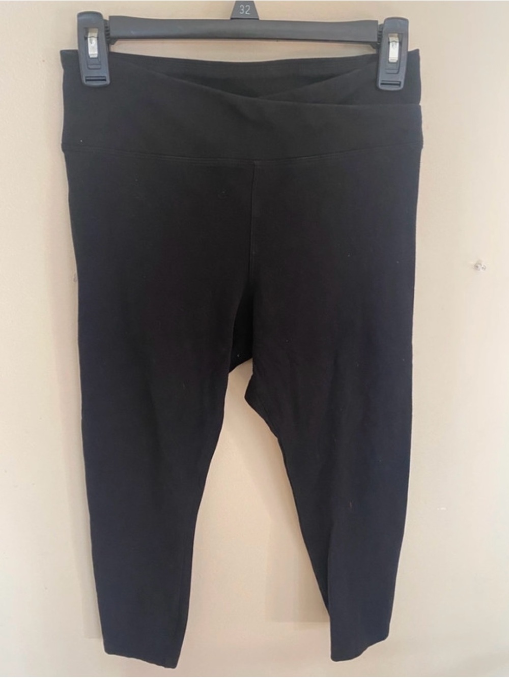 Express High Waisted Cropped Crossover V- Waistband Leggings black US Sz Small